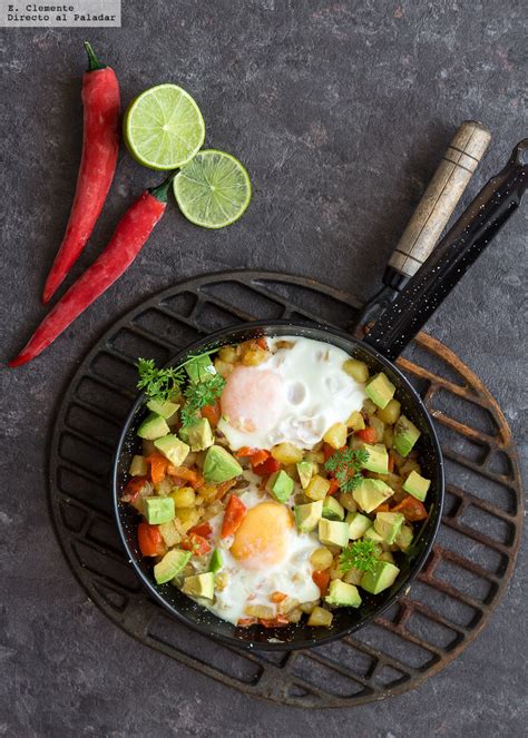 Sartén de patatas huevos y aguacate hash Receta de cocina fácil