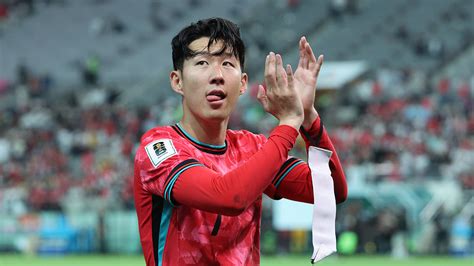 손흥민 동네 축구장에 또 깜짝 등장순식간 2천 명 몰려 경찰 투입