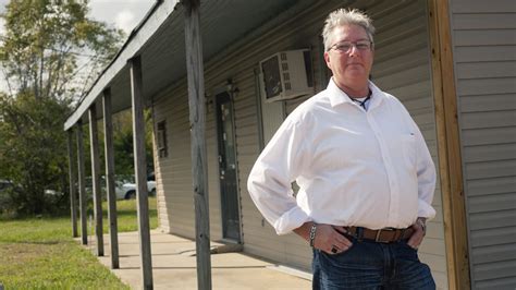 Small Town Gay Bar 2006 Titlovi