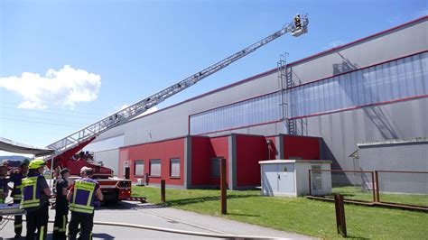 Euro Schaden Bei Lagerhallen Brand In Stockach Swr Aktuell