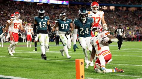 Chiefs' Jerick McKinnon praised for 'Super Bowl-winning slide' on KC's ...