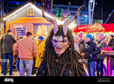 Bestien Und Hexen Am Flughafen A M Nchen Der Perchtenlauf Von Den