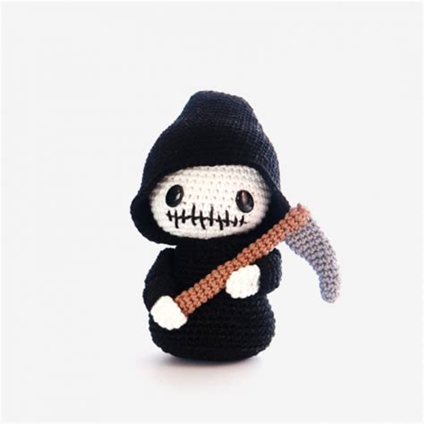 Halloween Grim Reaper amigurumi pattern - Amigurumi.com