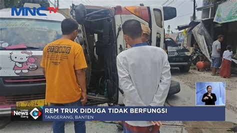 Diduga Rem Tak Berfungsi Truk Molen Terbalik Timpa Angkot Di Tangerang