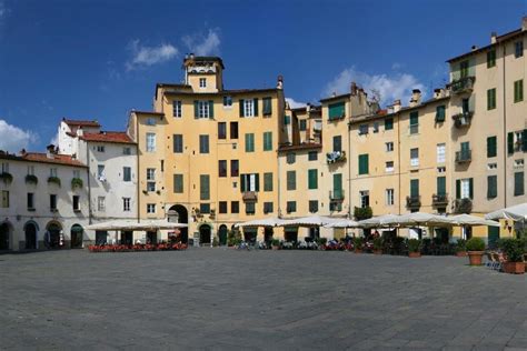 Piazza Dell Anfiteatro In Lucca Ita Trip Canvas