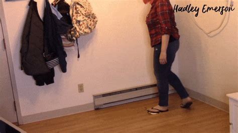 Shoes Crushing Bananas Wmv Hadley Emerson Fetishes Clips4sale