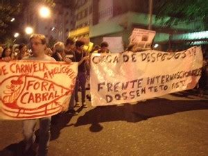 G Chuva Esfria Nimo De Manifestantes Em Frente Sede Do Governo Do