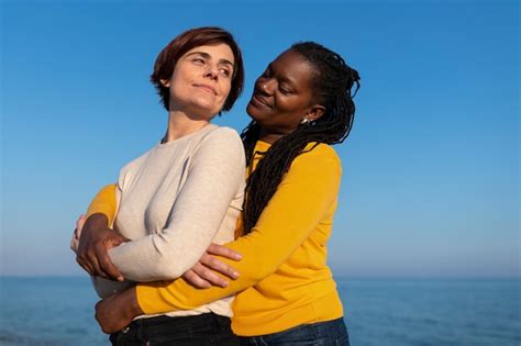 Free Photo Medium Shot Lesbian Couple At Restaurant