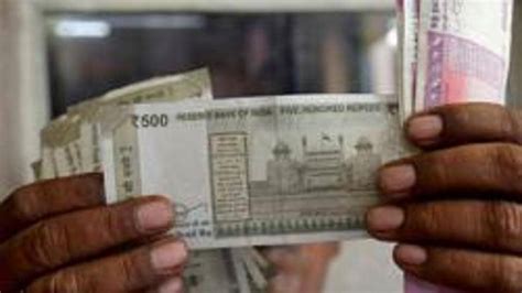 Rupee Settles Almost Flat At 7484 Against Us Dollar Hindustan Times