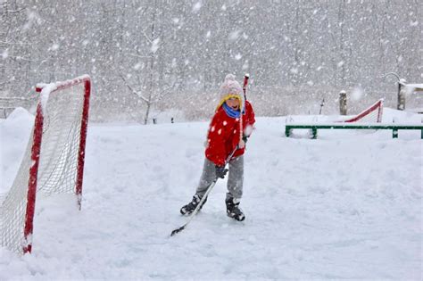 The EZ Ice Is a DIY Backyard Ice Rink That Sets Up In Just 60 Minutes