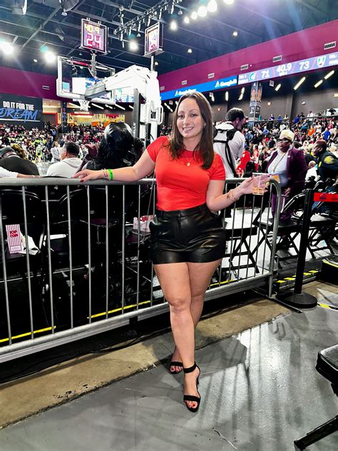 Courtney Nielson | This outfit needed a moment on the feed #ootd #