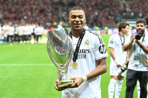 Kylian Mbappé titulaire pour sa première en Liga avec le Real Madrid