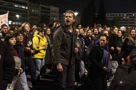 Proteste Und Randale Nach Schwerem Zugungl Ck In Griechenland