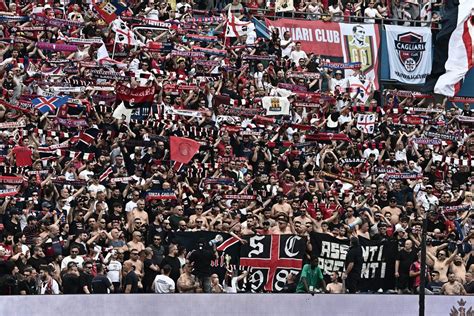 Cagliari Lecce Vota La Formazione Rossobl Dei Tifosi In Rete