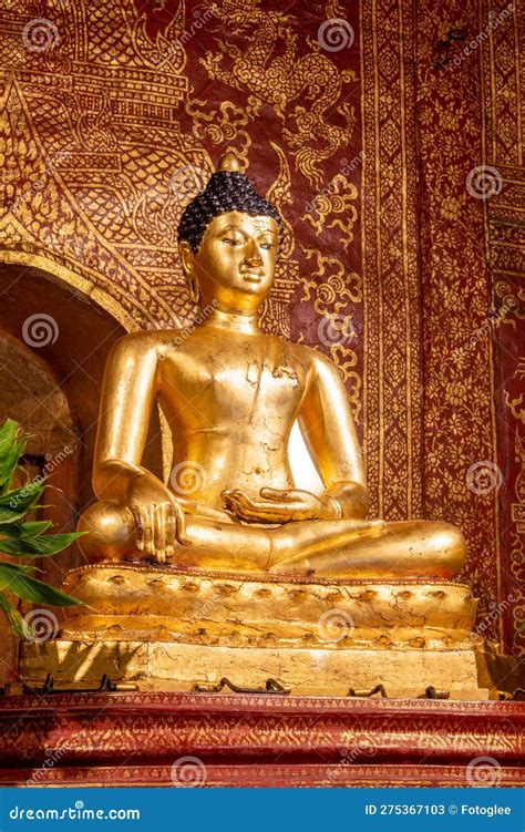 La Estatua De Phra Buddha Sihing En Viharn Lai Kham En Wat Phra Singh