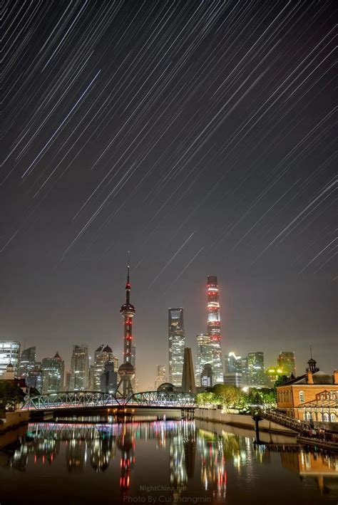 陆家嘴星轨 夜空中国 财经头条