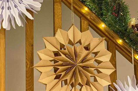 Paper bag snowflake decorations – Zanzaneet Kitchen