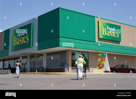 Supermarket Exterior High Resolution Stock Photography And Images Alamy