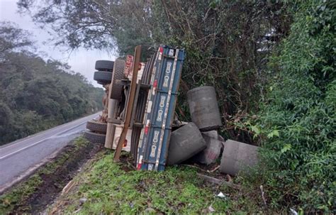 N Laranjeiras Caminhão Carregado Com Manilhas Tomba Na Br 277 Radio