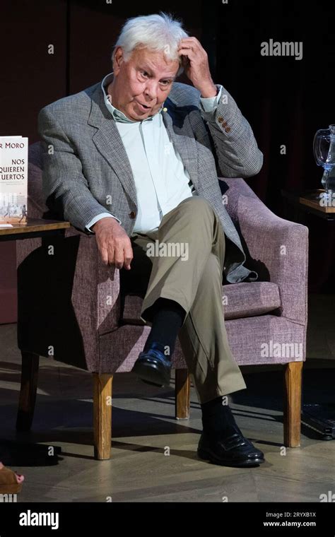 Felipe Gonz Lez Asiste A La Presentaci N Del Libro Te Quieren Muerto