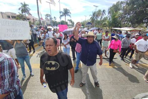 Bloquean En La Zona Diamante Maestros Padres Y Alumnos De Secundarias