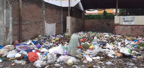 Kota Mataram Kurangi Buang Sampah Plastik Ke TPA Kebon Kongo