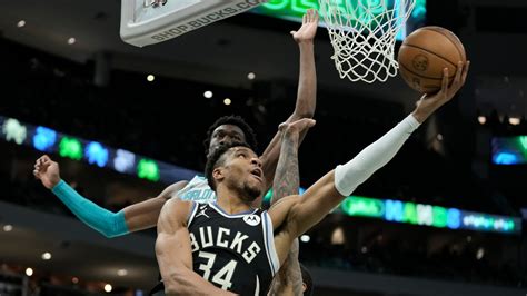 Giannis Antetokounmpo Leads Milwaukee Bucks To Fifth Straight Win With 34 Point Performance