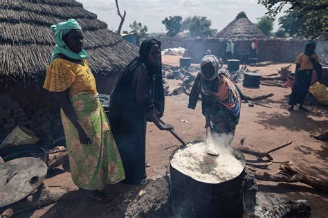 نقص الأدوية والرعاية الطبية في تشاد يفاقم أوجاع لاجئي السودان