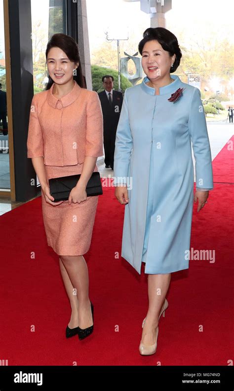 Seoul South Korea 27 April 2018 Kim Jung Sook And Ri Sol Ju Apr 27