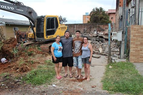 Fam Lia Lan A Campanha Para Reconstruir Casa Atingida Por Inc Ndio Em