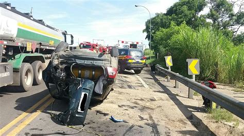 Carro Capota E Motorista Fica Ferido Na Br Em Volta Redonda Rj