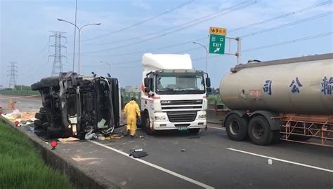 台61線化學車翻覆駕駛亡 有毒物質外洩封道處理｜東森新聞：新聞在哪 東森就在哪裡