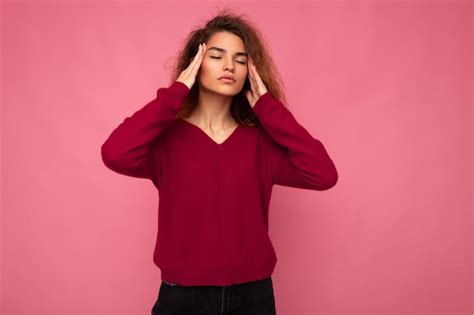 Premium Photo Portrait Of Young Emotional Beautiful Brunette Curly