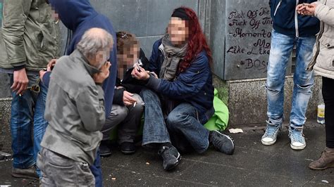 Bahnhofsviertel In Frankfurt Am Main Zombieland Polizist Warnt Belgier