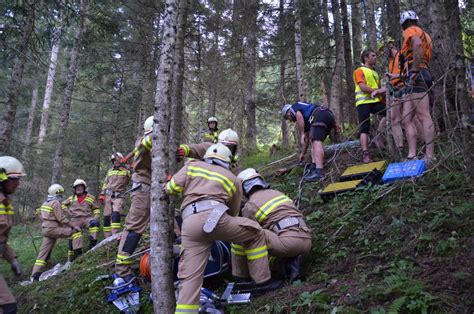 Gemeinsame Übung Feuerwehr und Bergrettung Annaberg Freiwillige