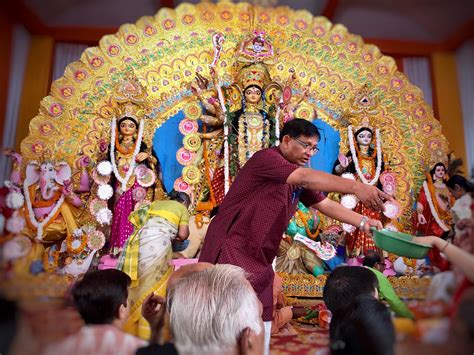 Maha Ashtami Pushpanjali Prayers To Goddess Durga Bong Flickr