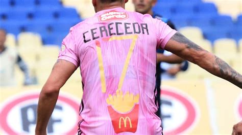 Un Equipo Chileno Podría Ser Multado Por El Diseño De Su Camiseta Y