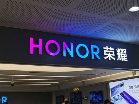 Huawei phone spinoff Honor stages big comeback in China | KrASIA