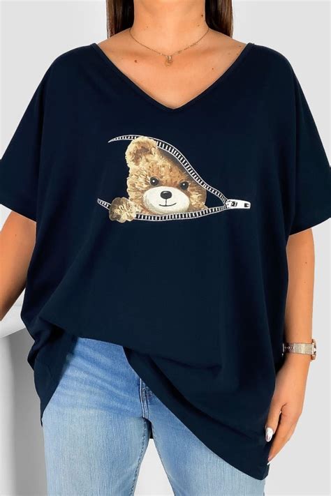 Bluzka damska T shirt plus size w kolorze granatowym nadruk miś teddy