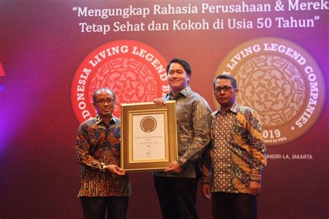 Sido Muncul Raih Penghargaan Indonesia Indonesia Living Legend Company