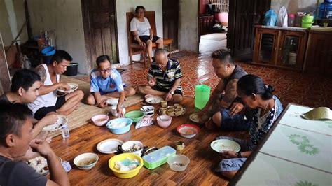 Sarapan Pagi Nasi Bukit Lauk Ikan Tapah Suasana Dapur Rumah Panjang