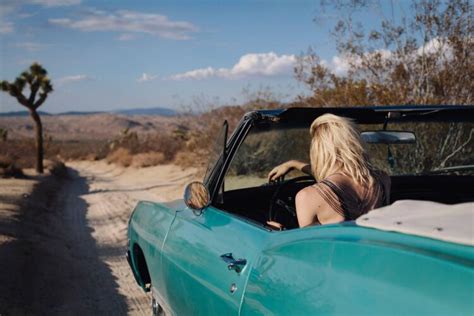 10 Hot Sexy Lauryn Holmquist Bikini Pics