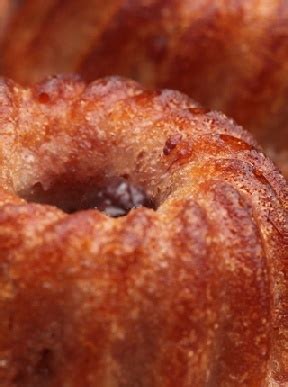 Italian Rum Cake RecipeApplePins.com