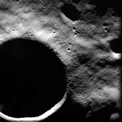 Erdtrabant Keine Eisflächen im Shackleton Krater auf dem Mond