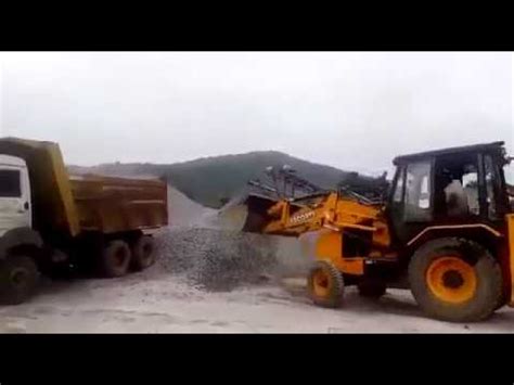 Escorts Digmax Ii Working In A Crushers Youtube