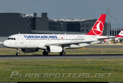 TC JPM Turkish Airlines Airbus A320 232 Photo By Wolfgang Kaiser ID