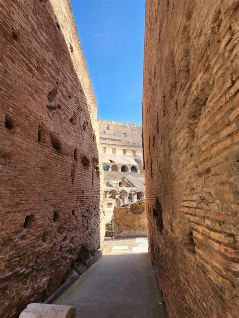 20221010 105129 Rome Roman Colosseum Note Cross On Far