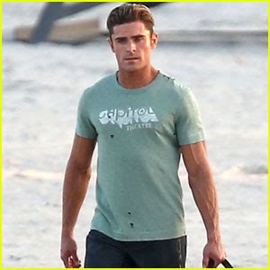 Zac Efron Dwayne Johnson Make Silly Faces For Baywatch Baywatch