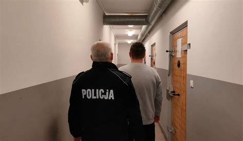 Poszukiwany Zatrzymany Przez Raciborskich Policjant W Mia Przy Sobie