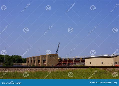 Lock And Dam 5a On Mississippi 809146 Stock Image Image Of City